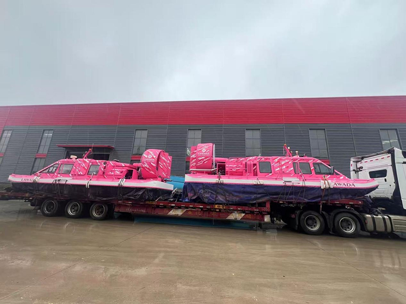 Lawada® har levererat två multifunktionella svävare, som förbättrar upplevelsen och effektiviteten i det natursköna området.