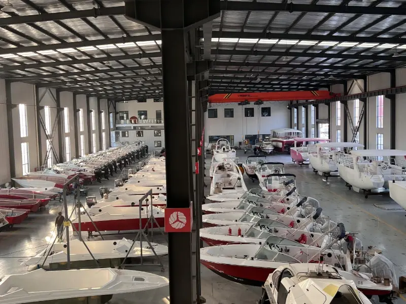 Lawada®-yachten kommer att leverera 42 set skräddarsydda speedbåtar, speciellt designade för vattenförhållandena i BIJIA-bergsberget.